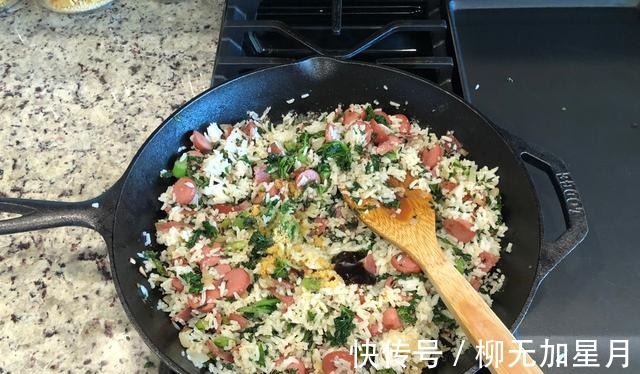 炒饭这样做，大人孩子都爱吃，搭配咸肉和蔬菜，营养又美味！