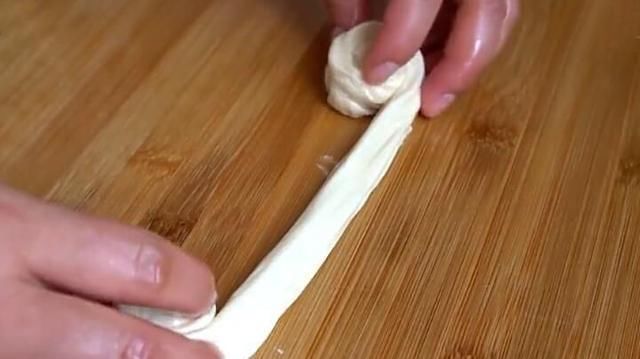 外酥|最近此面食做法火了,家有面粉就能做,外酥里软,比鸡蛋饼还好吃