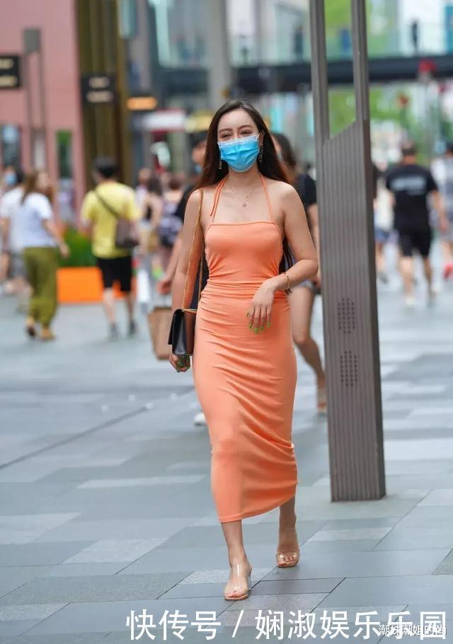 半身裙|“婴儿肥”的包臀裙美女,有设计感的才时髦好看,搭配容易
