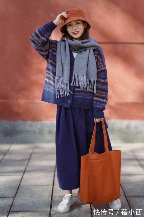 裙装|放弃烂大街的针织衫+牛仔裤吧,今年尝试裙装搭配,体面还优雅