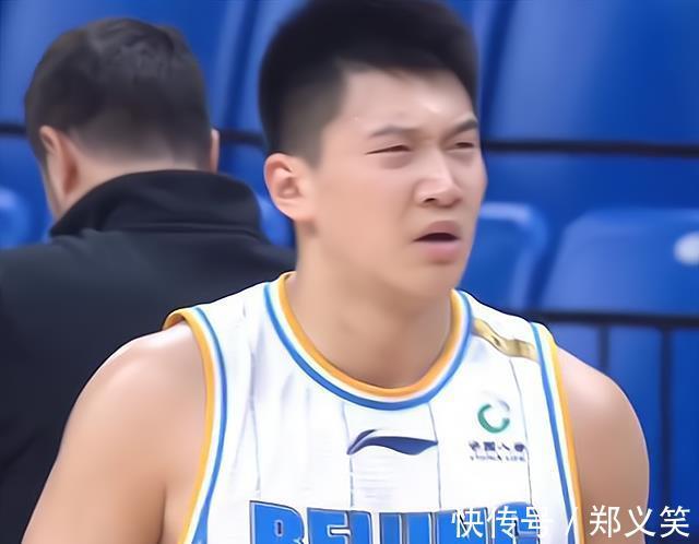 辽宁队|杨鸣抱怨裁判领技犯!郭艾伦爆发,2节轰19+6+4,林书豪半场9分