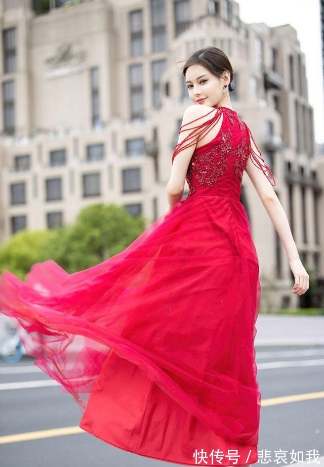 蕾丝 优雅的蕾丝提花与飘逸的蕾丝裙摆,搭配一双红色高跟鞋女神范十足!