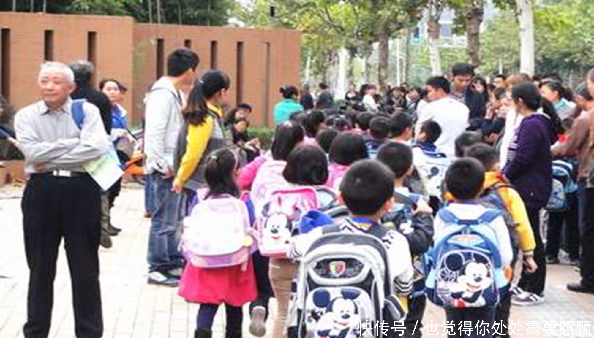 孩子|接孩子时家长的这三种行为,会让老师厌恶,透露出了教养格局