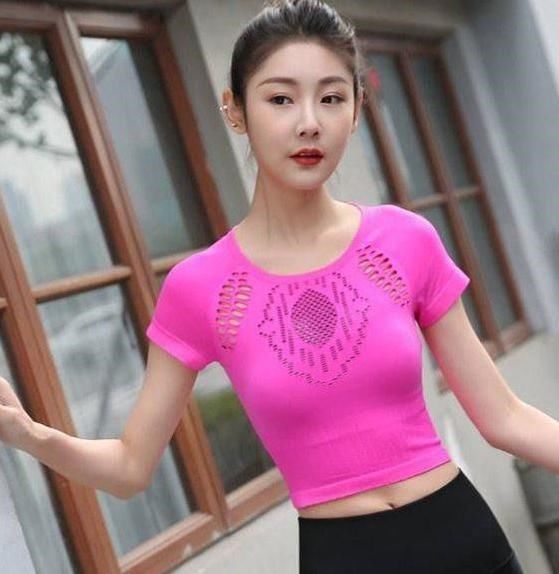 身材|紧身打底裤优雅清爽的打底裤美女,更显女性身材高挑