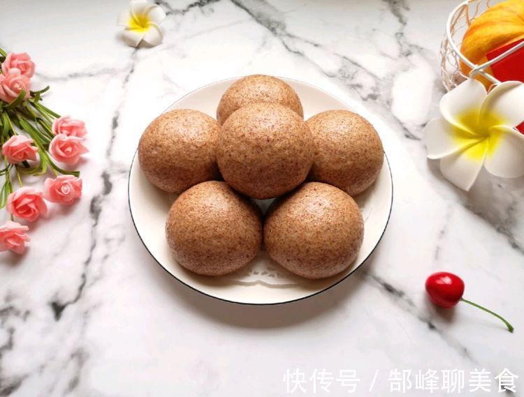 面团|零失败的黑麦粉馒头,营养美味,低脂健康,吃到饱也不怕长肉