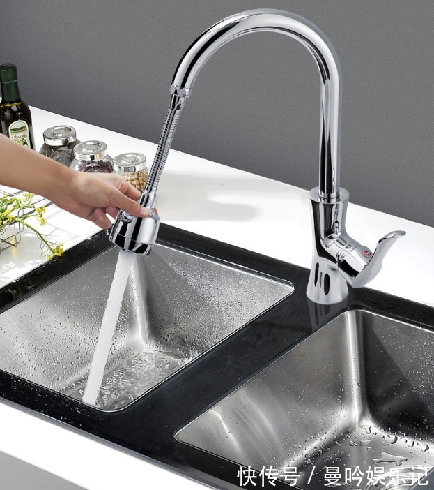 布置|武汉发现一户人家厨房,布置的真高级,拍给大家看看,美观又实用