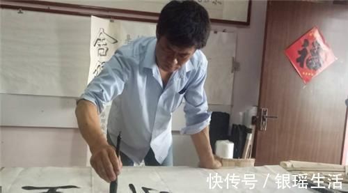书法$农民苦练46年字,发明空心书法卖10万,靠一手好字送儿子出国留学