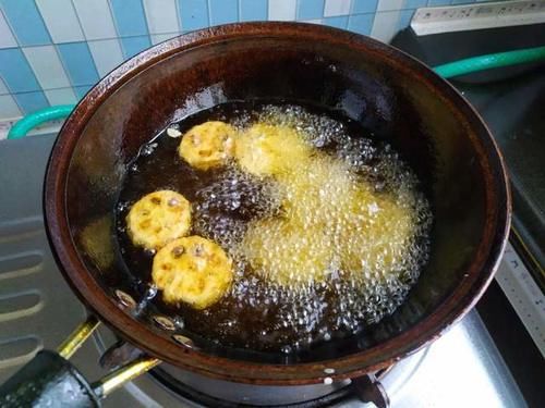  香酥炸藕合，又酥又糯，一口咬下去唇齿流香