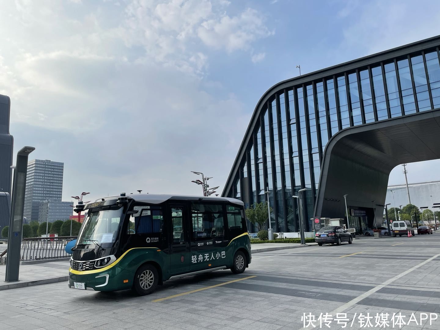 云科技|亚马逊云科技加持,轻舟智航自动驾驶小巴加速实现量产落地