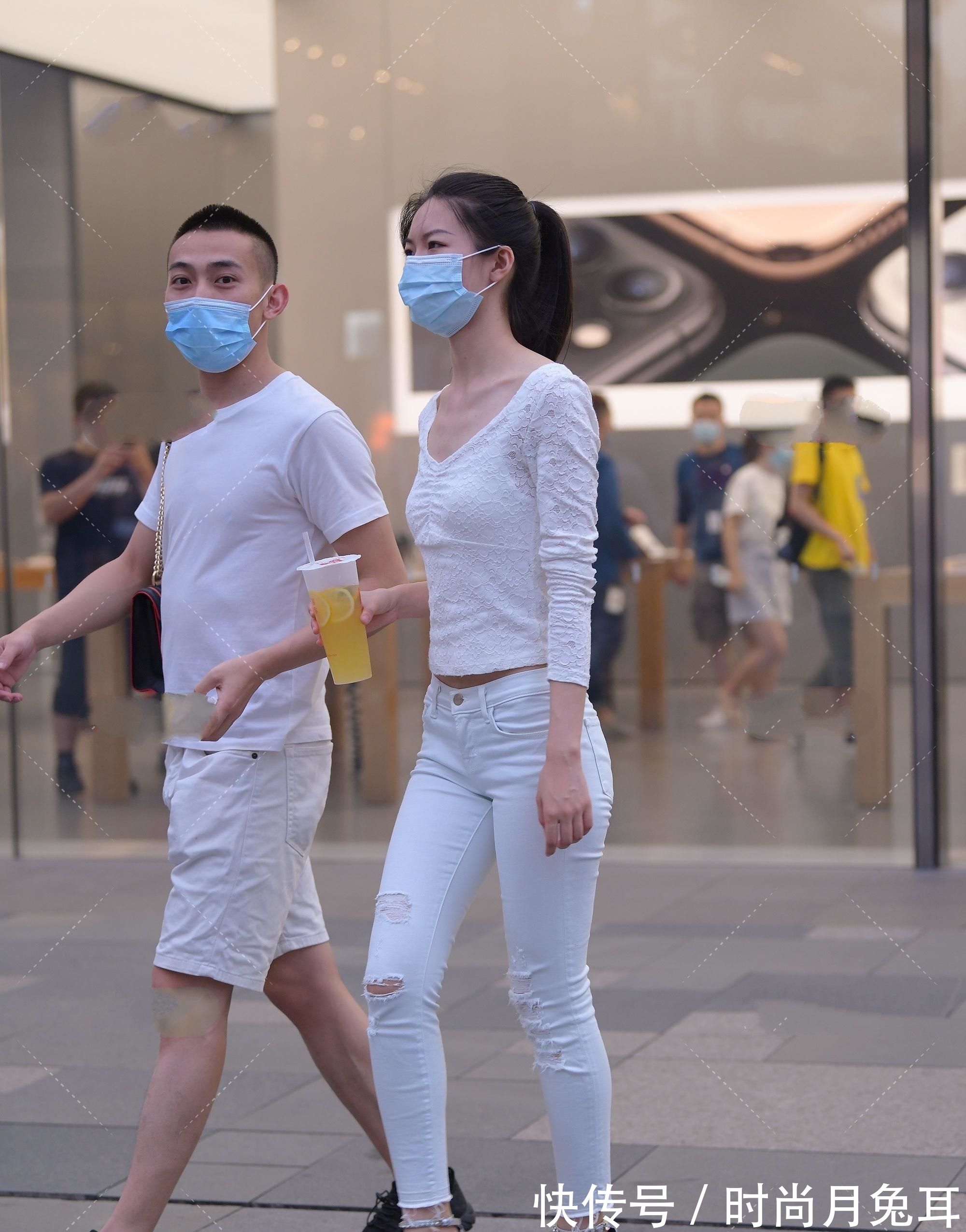 服饰|蕾丝是女性的魅力的标志,蕾丝打底衫更是时尚精致