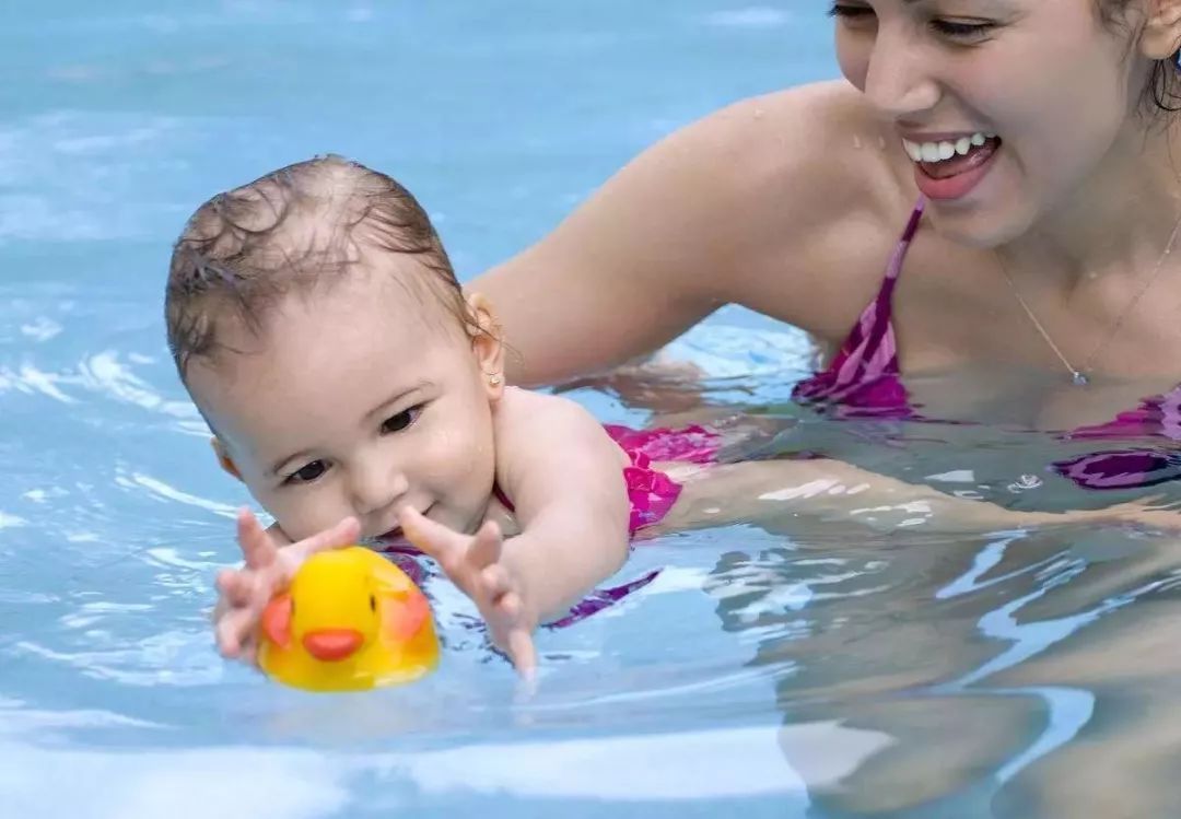 女童|四岁女童溺亡，妈妈就在一旁吃盒饭，其实，孩子的溺水往往很安静