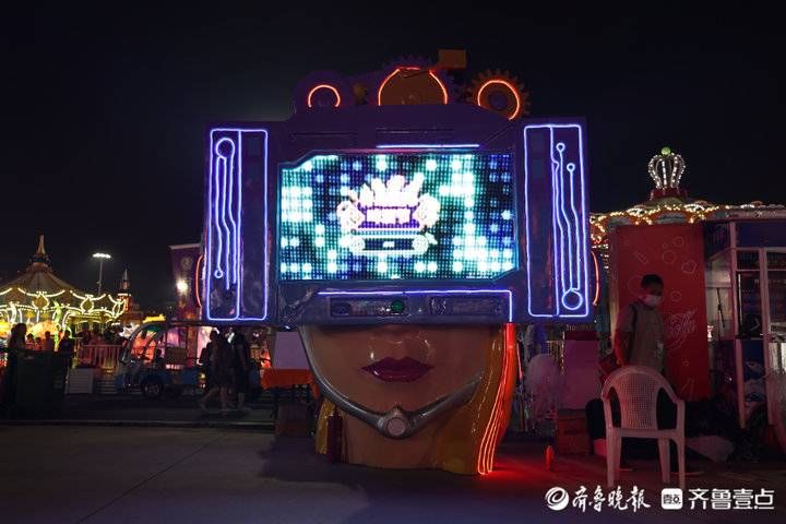 装置|白天是景观夜晚是灯汇，艺术灯光互动装置“装扮”金沙滩啤酒城