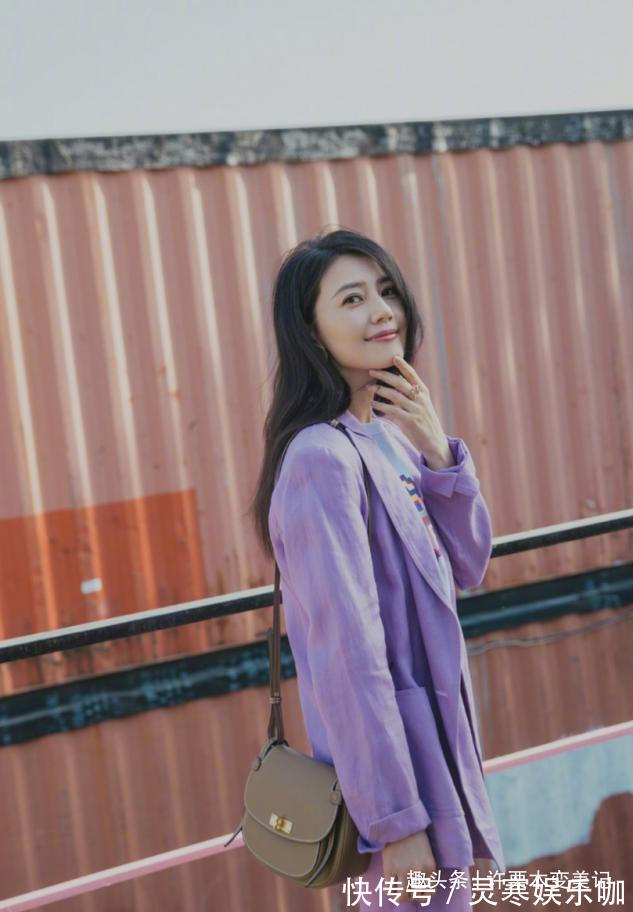 脸型 女人过了50岁尽量别留长发、烫卷发!推荐这4种发型,真洋气