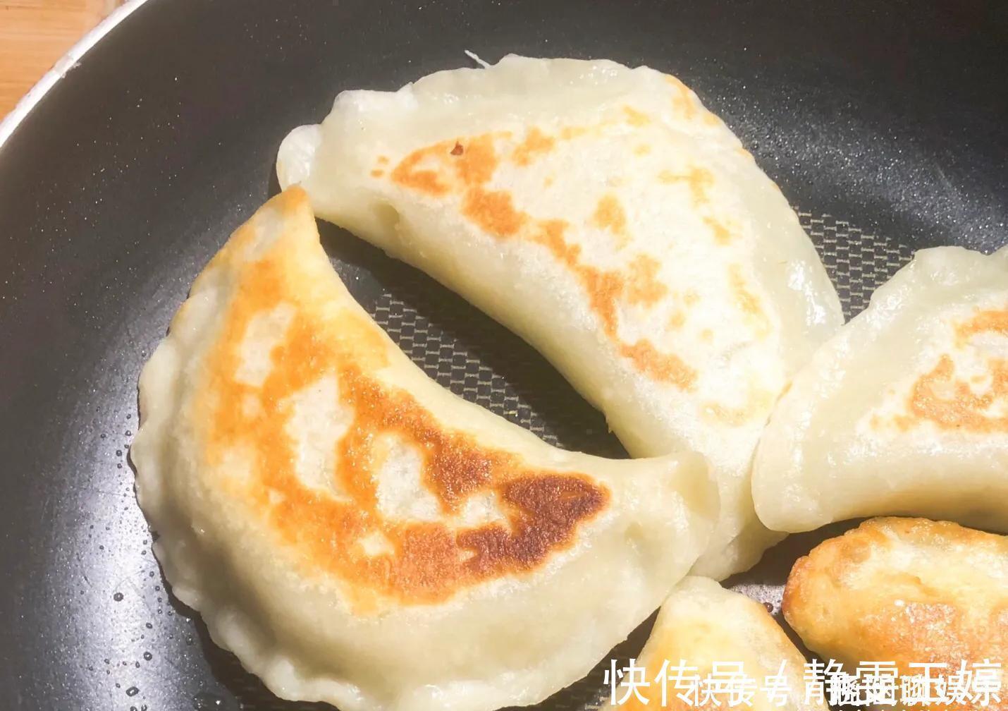 快手鲜香韭菜盒子，不发面不用饺子皮，隔几天都不硬，放凉更好吃