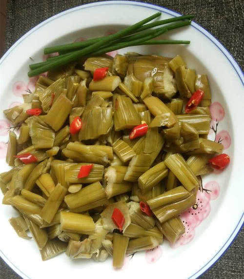 這菜對眼睛特別好,天然的“護眼菜”,下飯開胃,補鈣質,視力變清晰