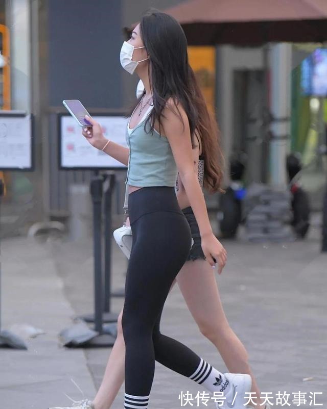紧身衣 瑜伽裤展现出自己独特的优势，让大家眼前一亮！
