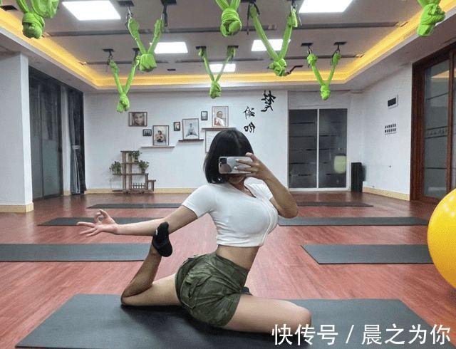 杨幂|成都辣妹展现瑜伽魅力，网友感叹：好身材离不开对运动的坚持