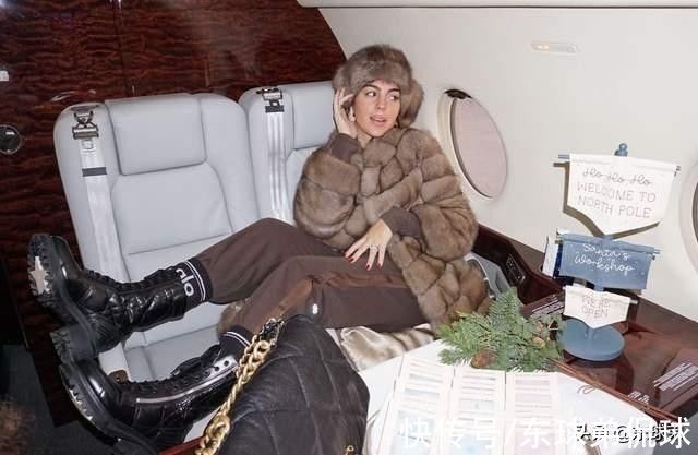 c羅|C羅年收入1.2億，為何喬治娜還要為幾萬出場費走秀拋頭露面？