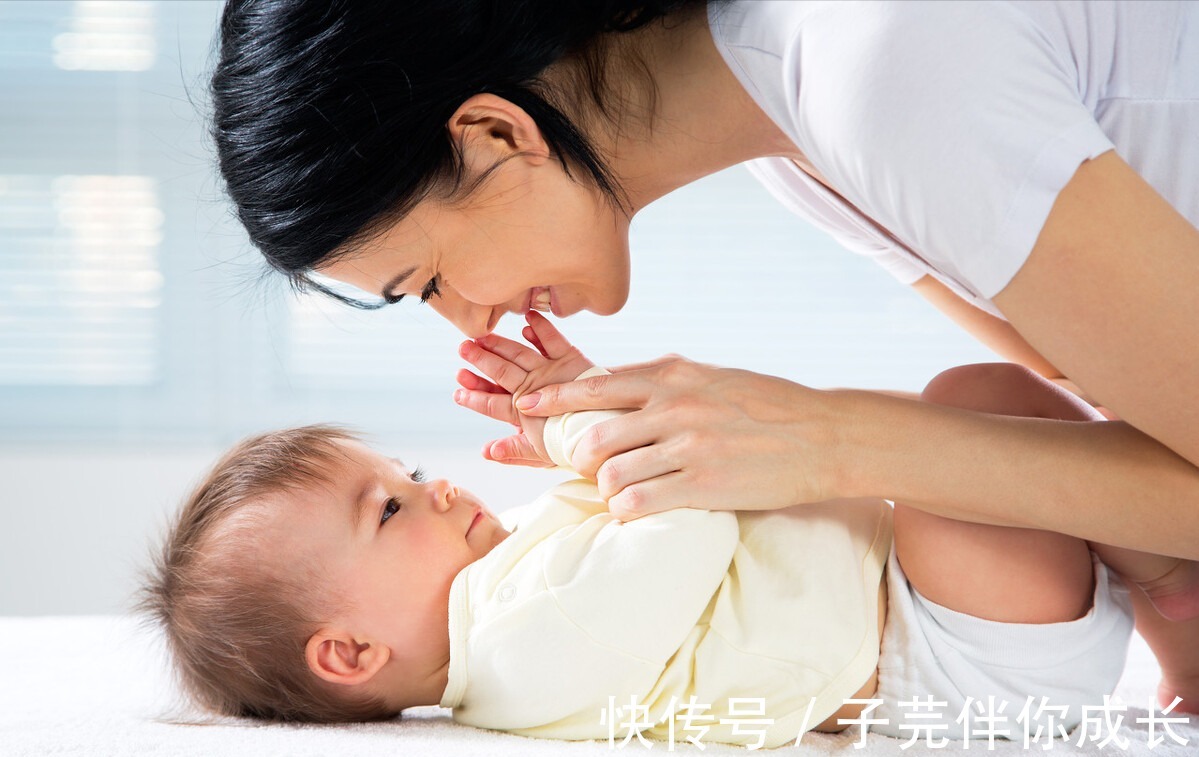 父母|女子怀孕吃打胎药,10岁双胞胎女儿长出喉结,母亲:出生就有问题