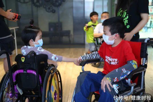 儿童|22个罕见病儿童的“童话”旅行：常奔波于医院就诊，应让孩子去他最开心的地方