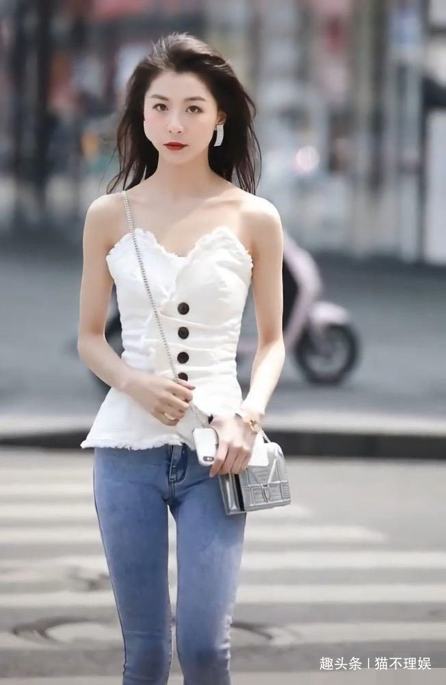 “饺子皮”上衣,小姑娘穿出了满满的时尚感
