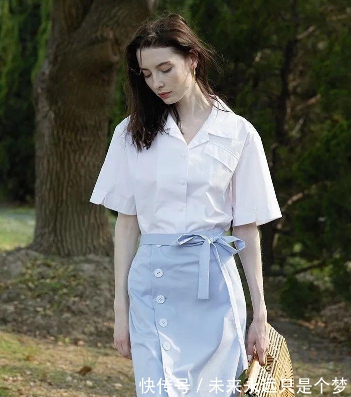 卡其色|2021流行穿这两个颜色,显白又高级,太圈粉啦!