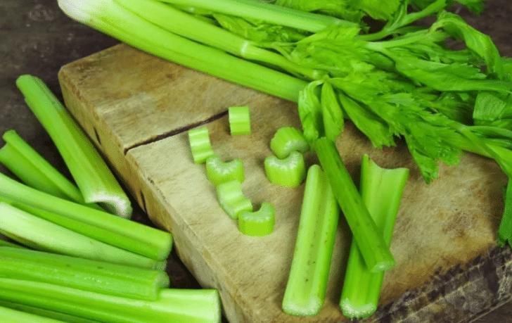 嘴里|尿酸高的人,身体出现3种异常,警惕肾衰竭,3种饮品少往嘴里倒