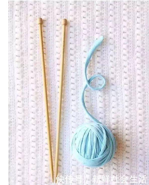 变废为宝小手工,学会了,家里T恤剪一下,钩出很好好用的作品!