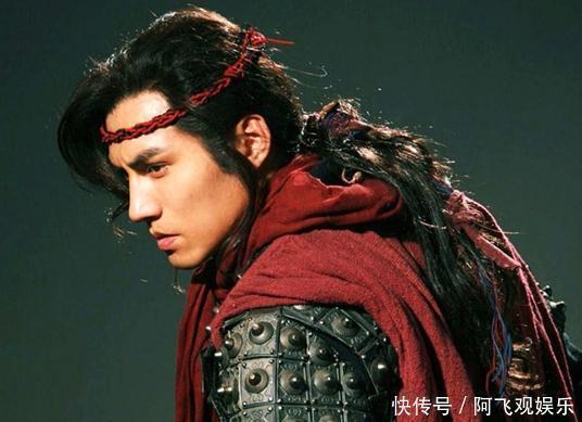 高手@水浒传中有位高手,一出场就击败15位好汉,他徒弟能两招打赢林冲