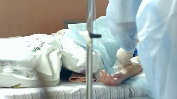 人类|两个月治好癌症，120万的CAR-T会成为人类终结癌症的绝招么？