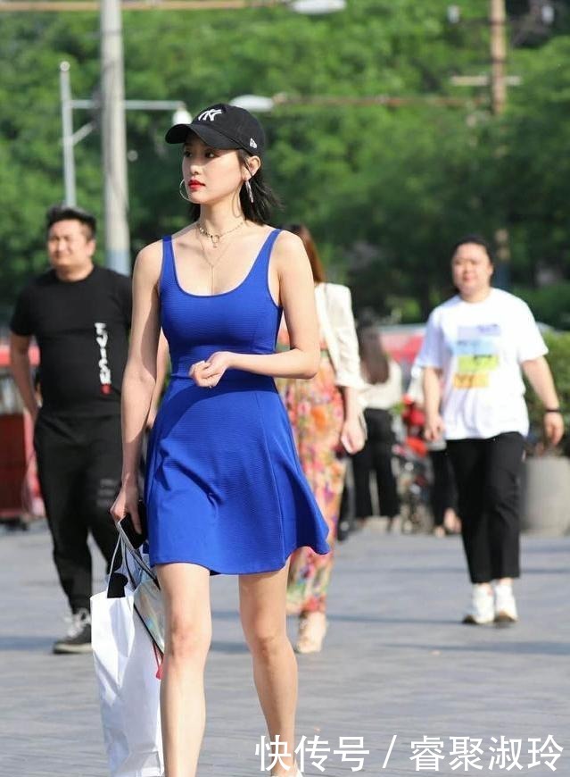  漂亮|漂亮的美女，蓝背心裙，魅力十足