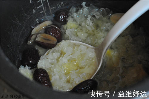 气血|银耳和“它”一起煮,隔三差五吃一次,皮肤好皱纹少,还补气血!