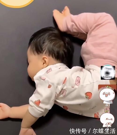 宝宝|宝宝的睡姿能有多“超纲”？掀被子的瞬间，仿佛在开盲盒