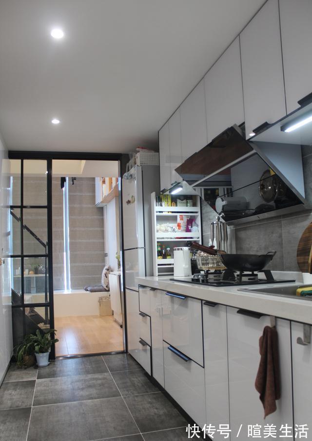 干湿分离|45平现代简约风Loft公寓,衣帽间茶室书房一个不少,一人住好惬意