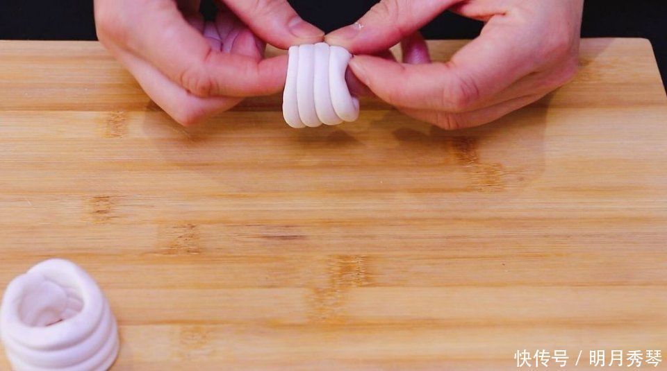 白糖和糯米粉还能这么吃，第一次吃就吃上瘾了，外酥里糯