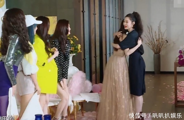 态度|跑男5位女嘉宾入场,baby只拥抱三位,谁注意对另外两人的态度