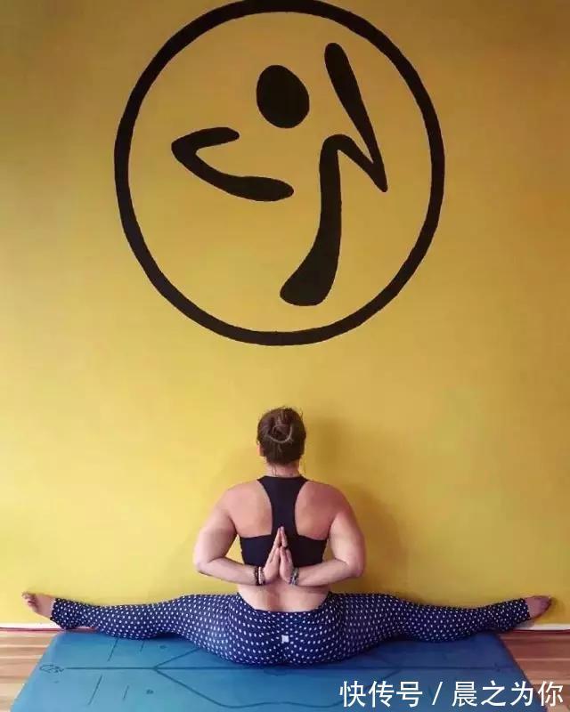 小姐姐|美国三百斤胖妞练瑜伽走红,喜欢高难度动作,身体柔软粉丝过万