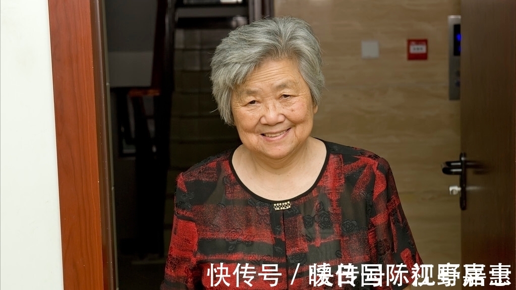 老伴|90岁奶奶坦言:独处、不合群是老年人健康长寿的关键