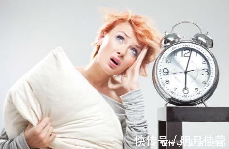 睡眠|女人到了更年期，易失眠，每天用此物泡水喝，解决失眠气色更好