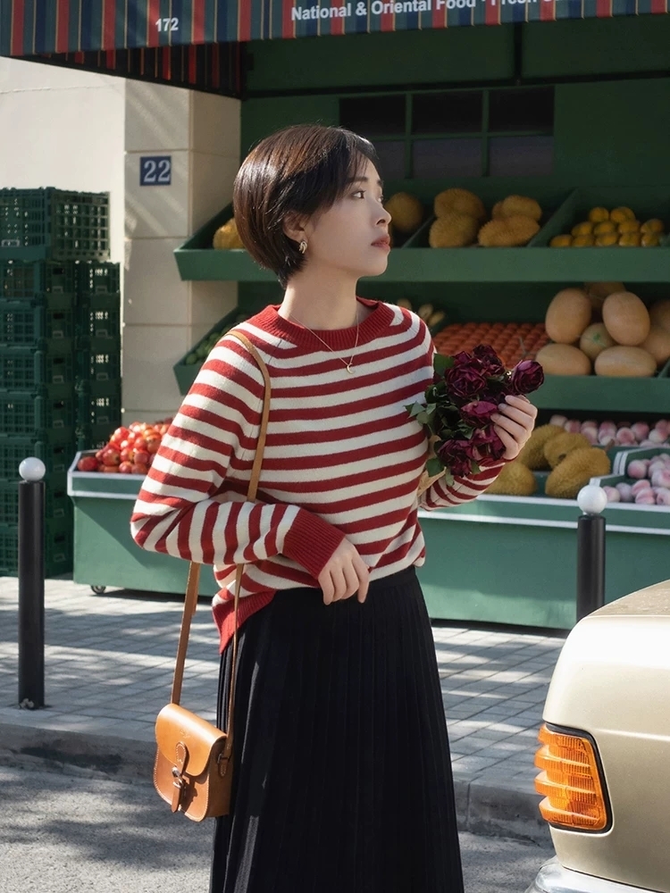 羽绒服|冬天想要穿出气质感,选对内搭很重要,这些单品日常简约又不挑人