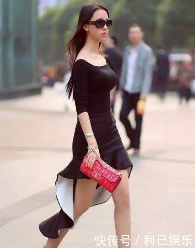 性感|街拍:温柔又带着性感的妹子,凹凸有致身材不好驾驭不了!
