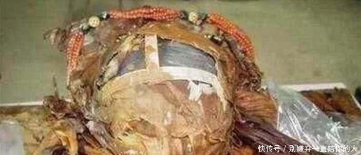  发现|内蒙发现神秘古墓，警察封锁现场，出土文物专家不敢触碰