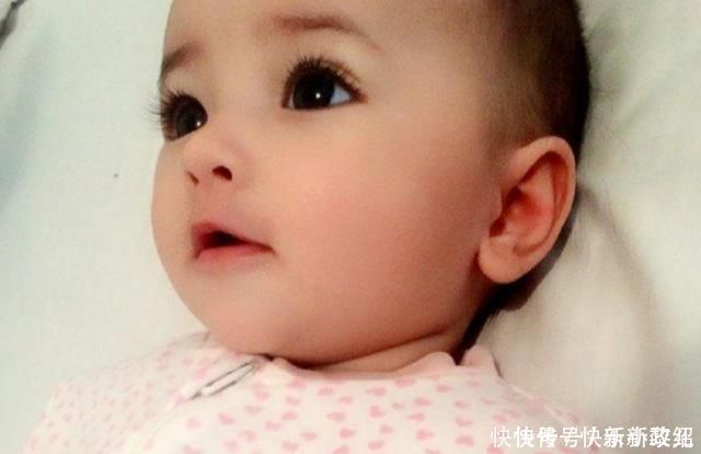 高颜值|“高颜值女婴”火了，靠容貌征服网友，护士感概：也首次见到