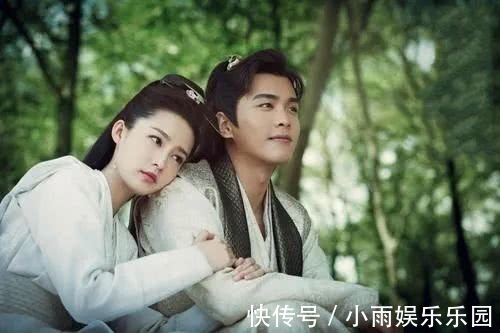 李沁挽张若昀胳膊上热搜,女演员为了避嫌也需“礼仪手”吗?