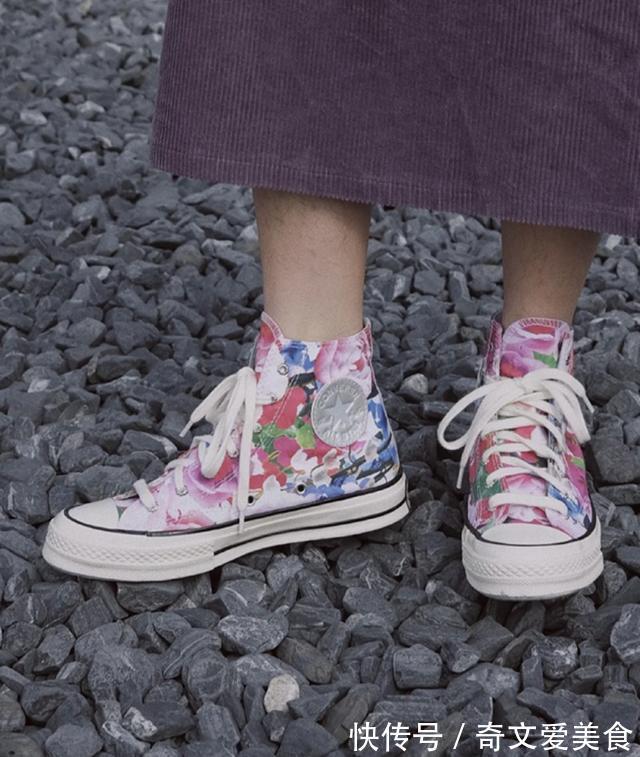 小西装 初春来一双“匡威鞋”,适合多种场合和风格,诠释简约美