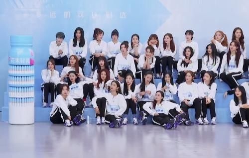 蔡徐坤|全体学员镜头前唱《eiei》,有谁注意蔡徐坤的表情太戳人了