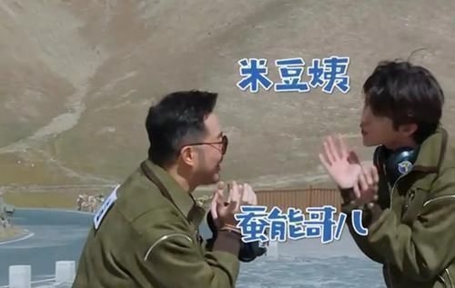 叫“Baby姐”已经过时了,看蔡徐坤是如何称呼杨颖的,超贴心