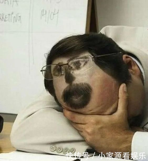 后脑勺|这外国人的奇葩发型,肚子都笑破了皮!哈哈哈哈哈哈!