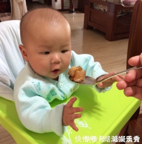 辅食|宝宝什么时候可以“开荤”过早过晚都不好,添加肉类辅食有讲究