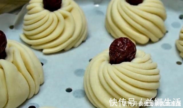 酵母|红枣加上面粉,做出来的花馒头真好看,吃着还有淡淡的枣香味